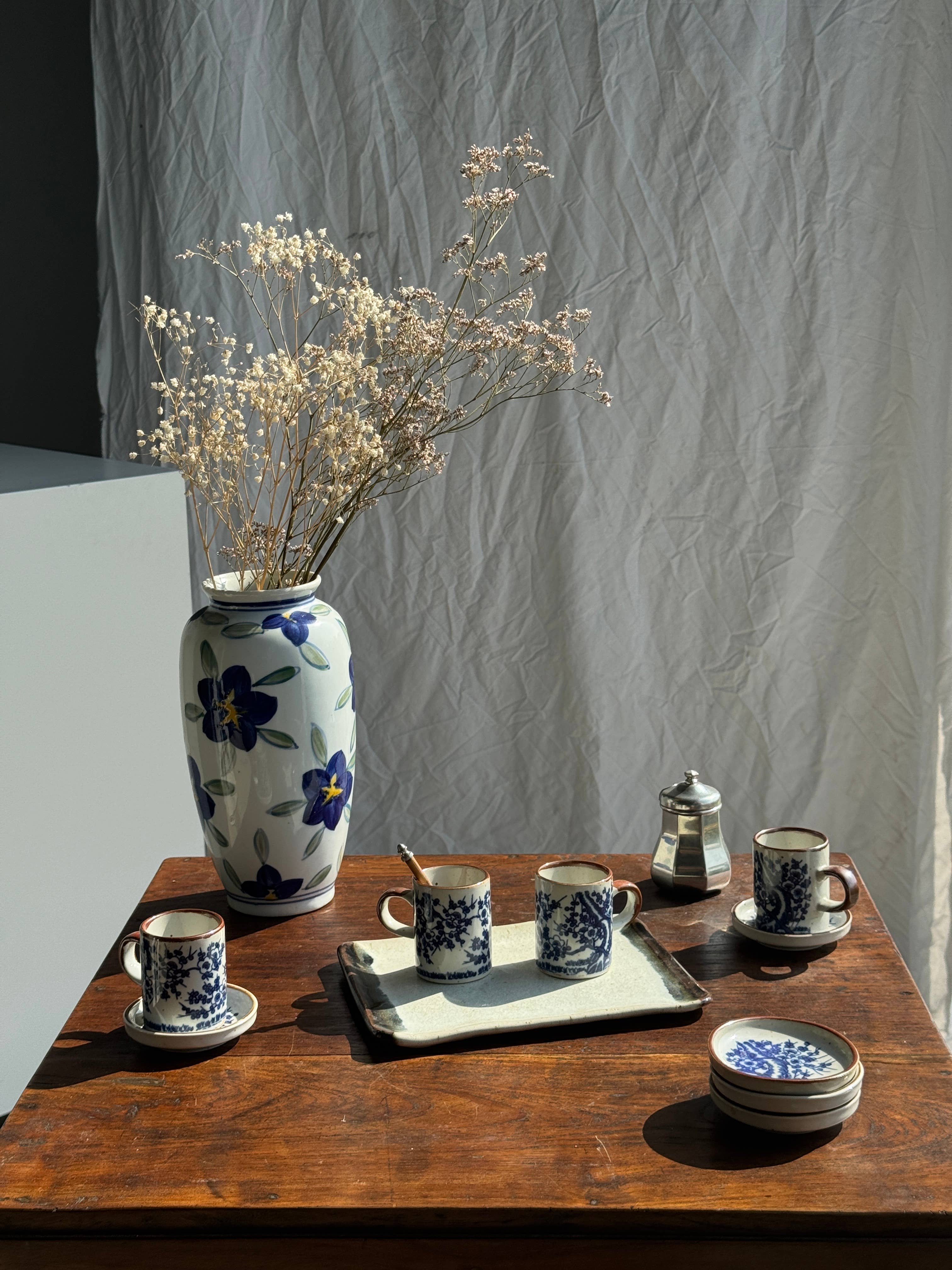 Blue Set of 4 small cups and their saucers with landscape decoration for wholesale on Faire7