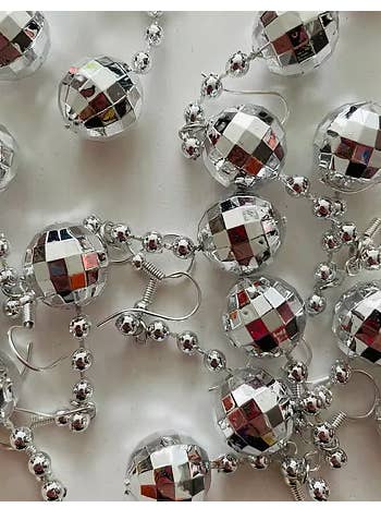 Boucles d'oreilles Mini Disco Ball pour la vente par Strawberry Disco