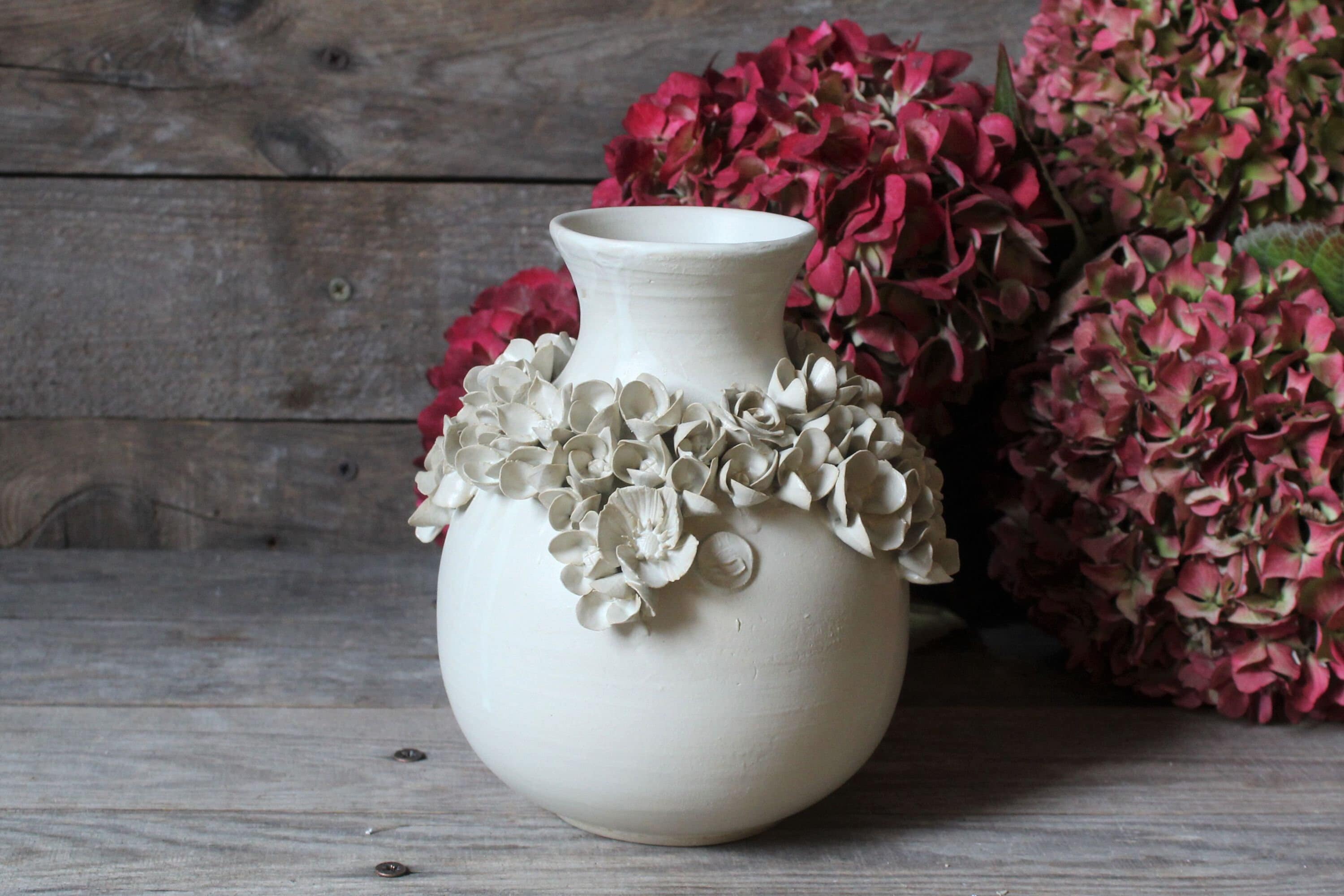 L'Officina - Wholesale Vase - Romantic stoneware vase with a garland of mixed flowers. - IN PRODUCTION