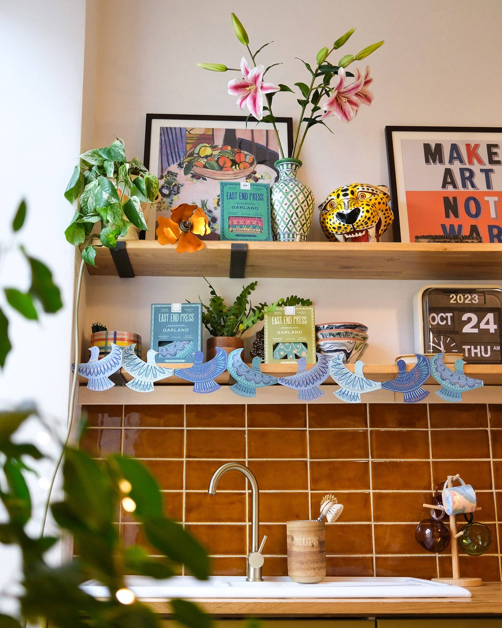 East End Press - Wholesale Bunting/Garland - UK/EU: Peace Doves Concertina Garland5