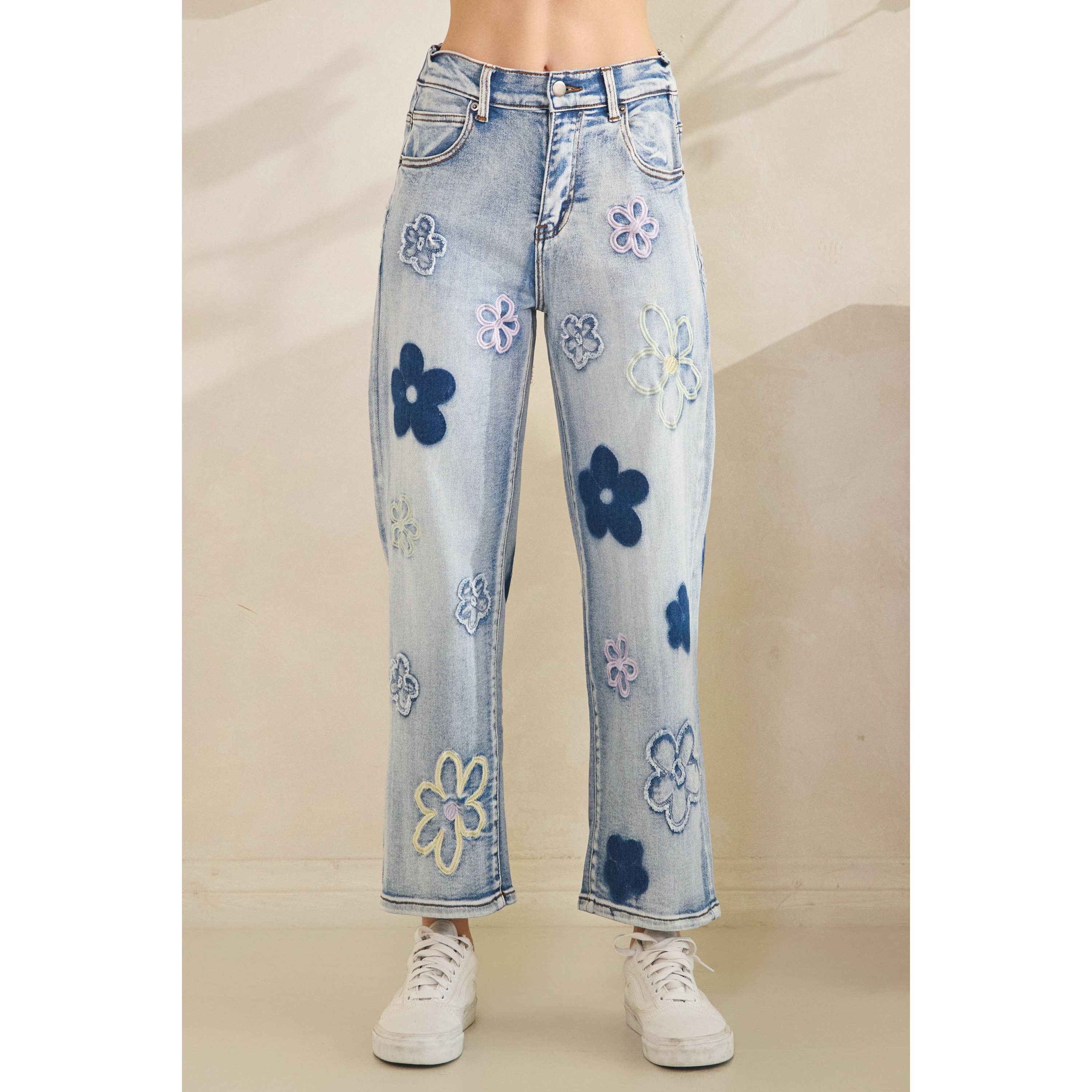DENIM GEWASSEN STRETCH DENIM BROEK MET BLOEMENBORDUURSEL voor groothandel op Faire5