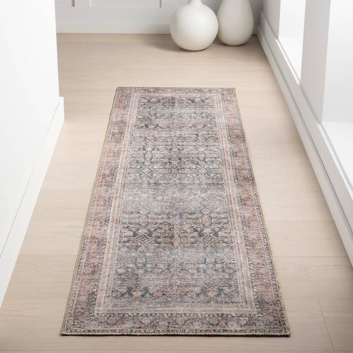 Blue Hillstone Collection Elfrieda Traditional Vintage Medallion Area Rug for wholesale on Faire8