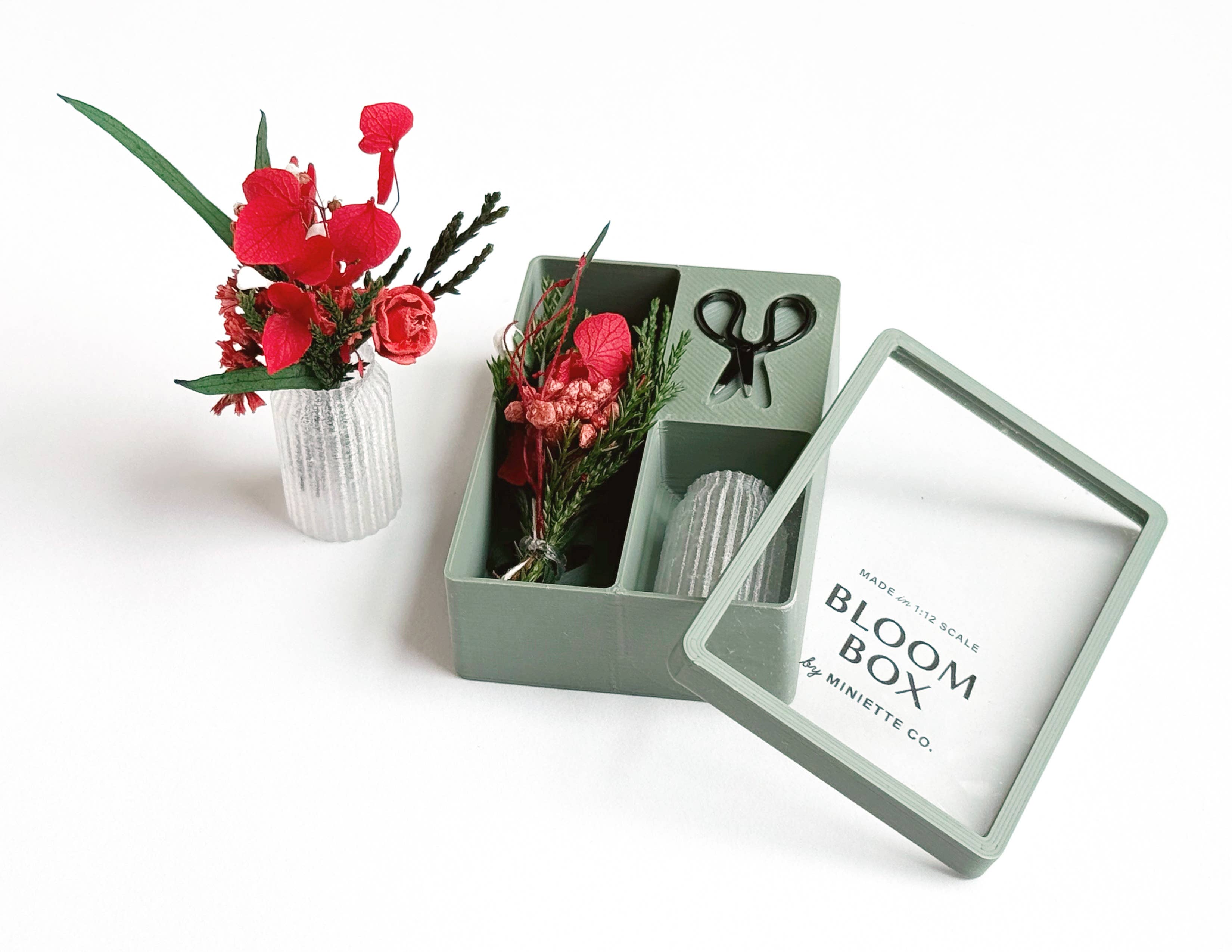 Miniette - Wholesale Dried/Pressed Flowers - Miniature Winter Holiday Bouquet Gift Box1