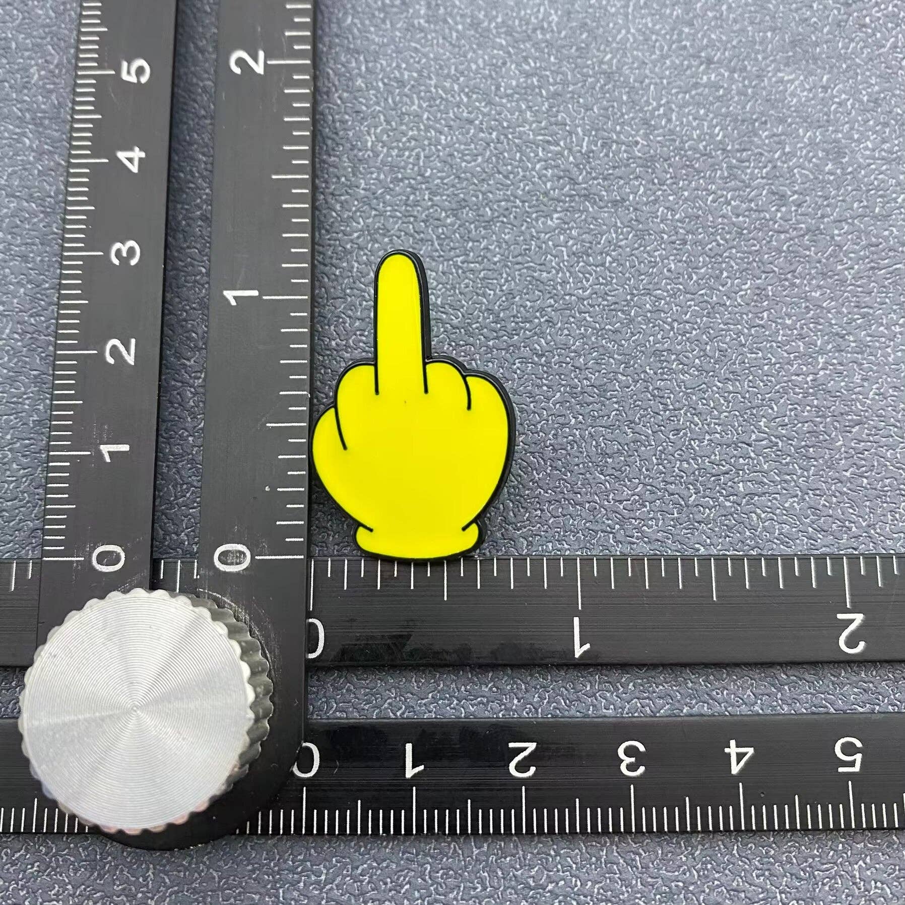 Mio Queena - Wholesale Brooch - 1pc Middle Finger Brooch2