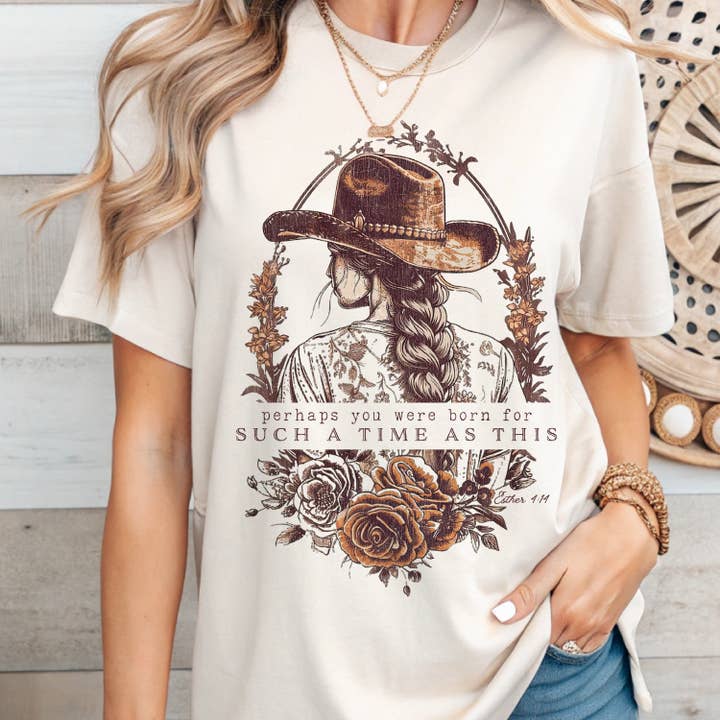 Conçu pour un temps comme celui-ci T-shirt western cowgirl inspiré par la foi pour la vente par This Joyful Home
