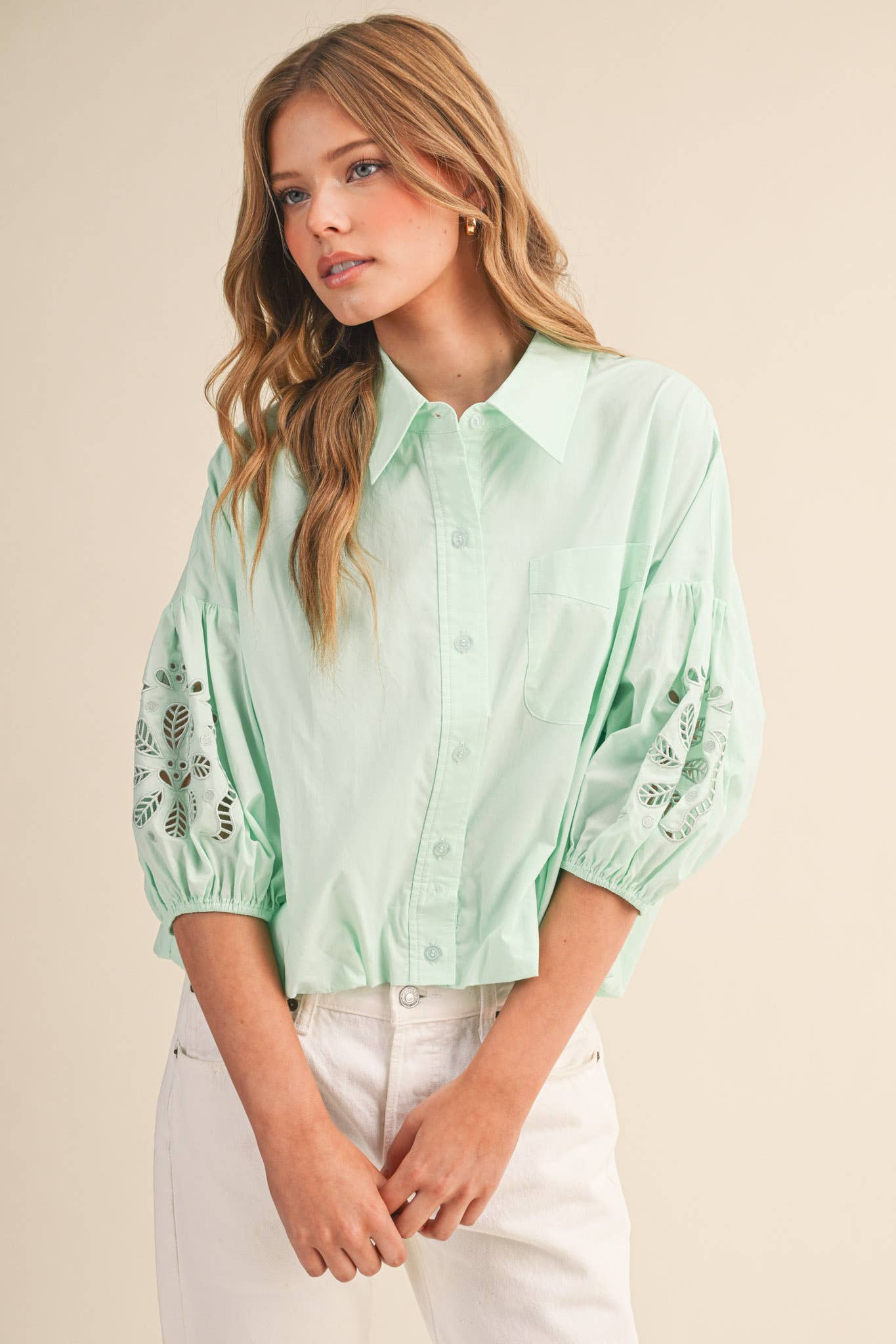 &MERCI – Engroshandel Skjorte med buttondown – til kvinder – UDSKÅRET BRODERET BOBLEÆRME TOP MTP383522