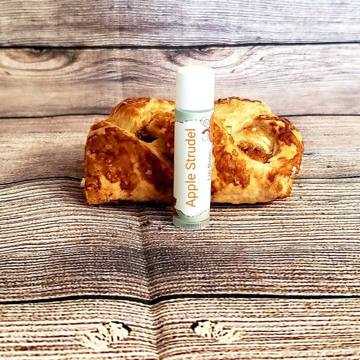 Butterfly Bliss - Venta al por mayor Bálsamos labiales - Bálsamo labial de strudel de manzana | Bálsamo labial de manzana | Bálsamo labial perfumado de panadería | Bálsamo de panadería | Bálsamo labial de manzana verde | Bálsamo labial Grandmas Bakery | Apple1