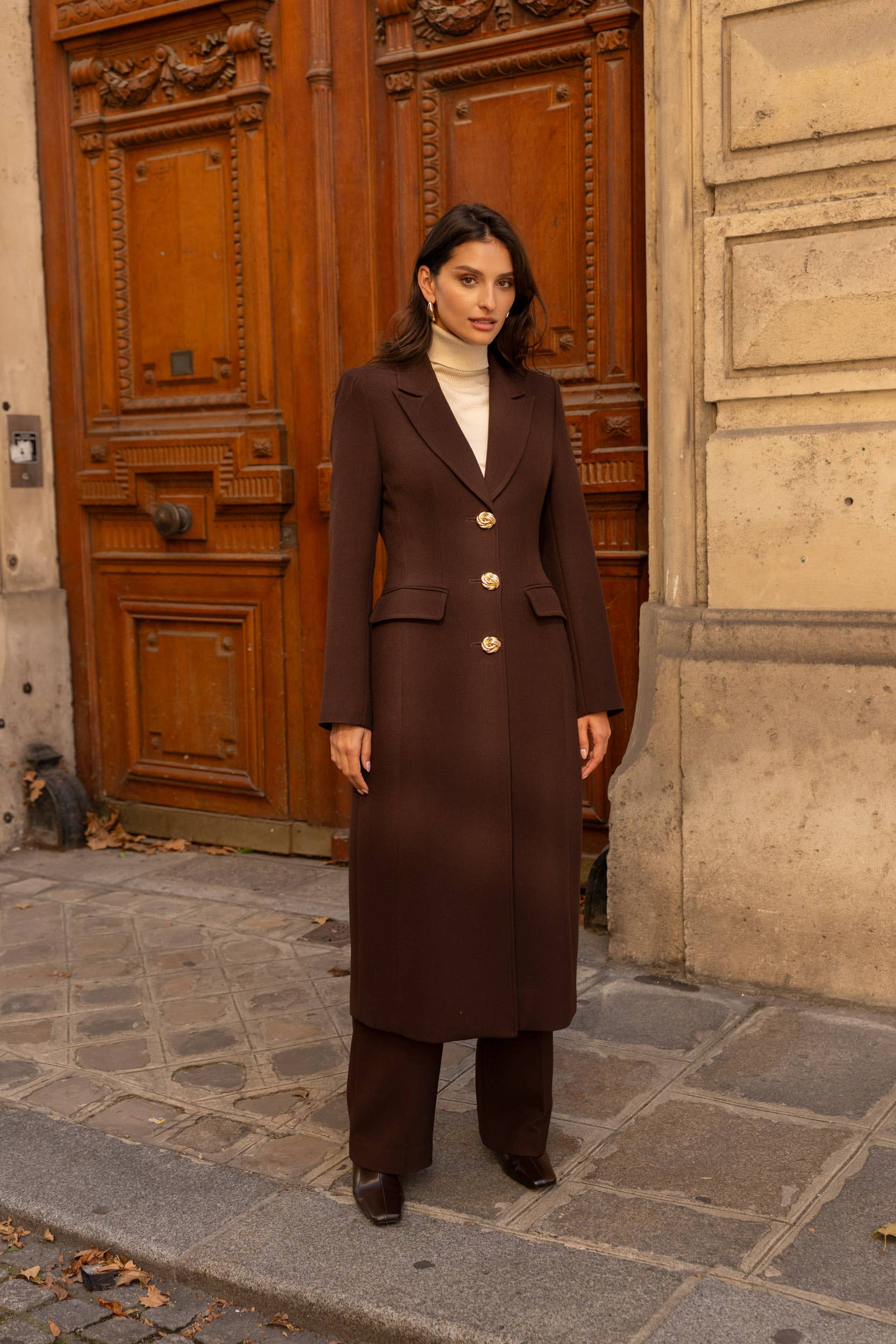 Attentif Paris - Vente Manteau – femme - [Thick] Manteau long à coupe ajustée orné de boutons dorés0