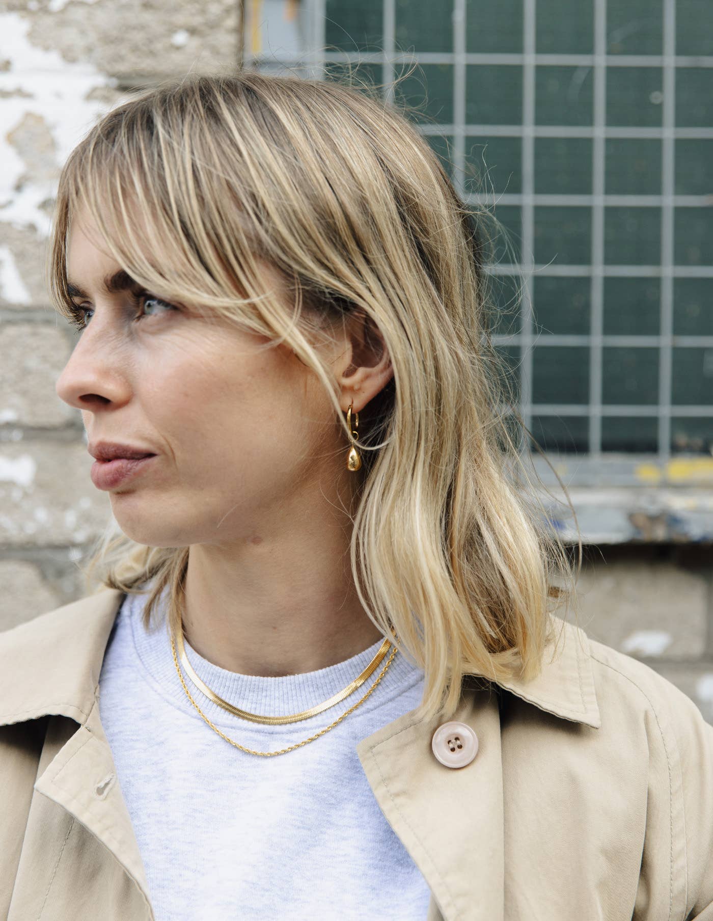 Nordic Muse – Engroshandel Hoops – Nordic Muse vandtætte gulddråbe-øreringe med dråbevedhæng3