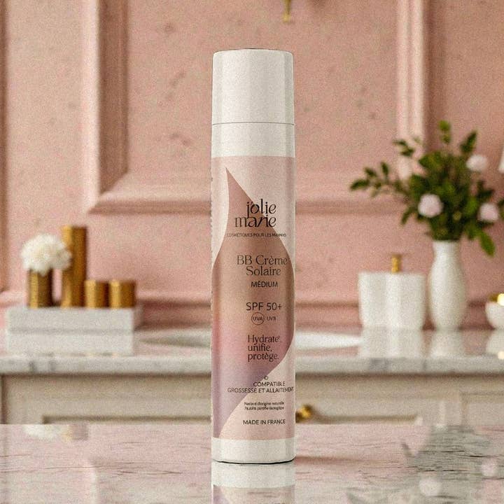 Crème teintée SPF 50+ – unifie, protège et illumine - 2 teintes pour la vente par Bienfaits pour Maman