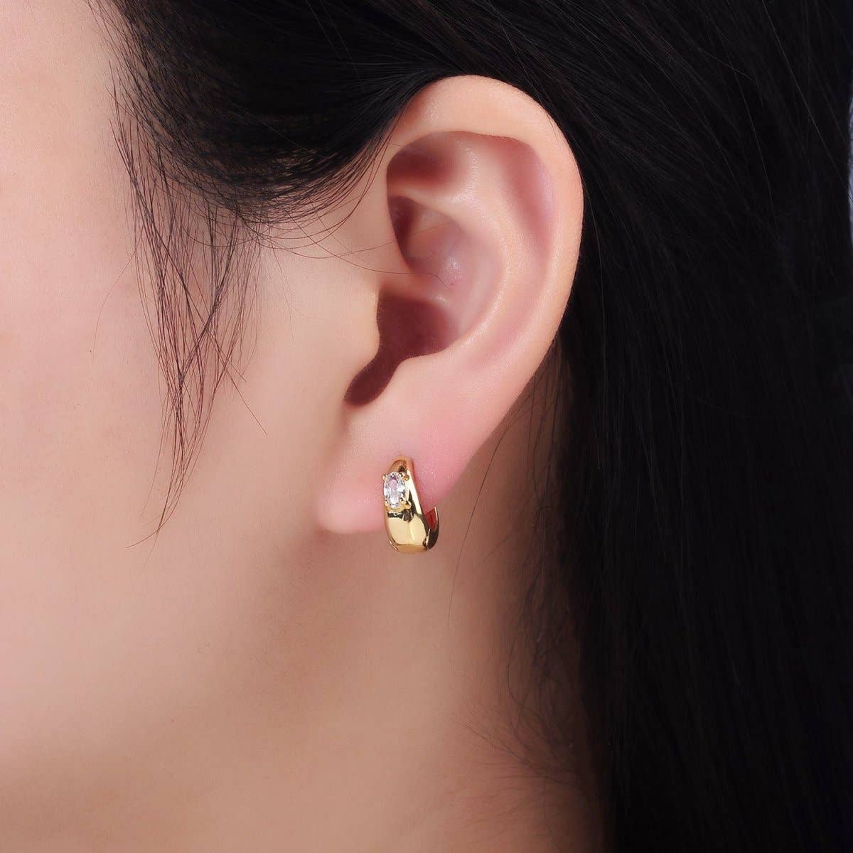 Aim Eternal - Vente Petits anneaux - Boucles d'oreilles Huggie en forme de dôme ovale en zircone cubique remplies d'or 14 carats | AB12581