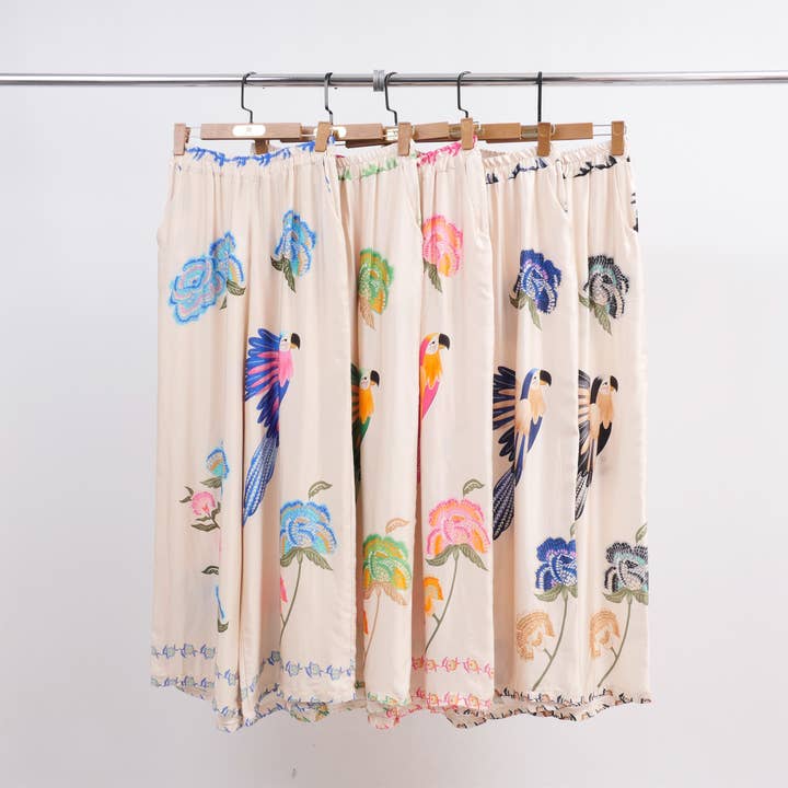 Pantalon imprimé large satiné KD8285VS pour la vente par Cecile Wang