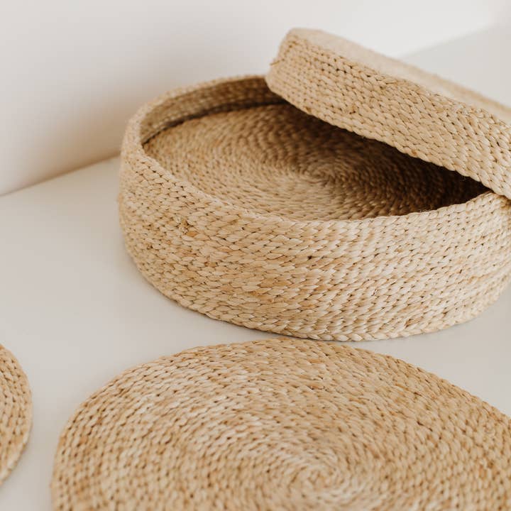 Round Placemats, jute - set of eight for wholesale by Will & Atlas