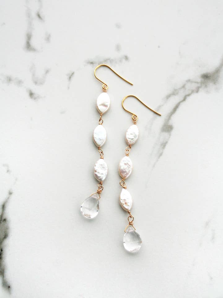 Brincos de gota de pérola oval por atacado de Laura Stark Designs