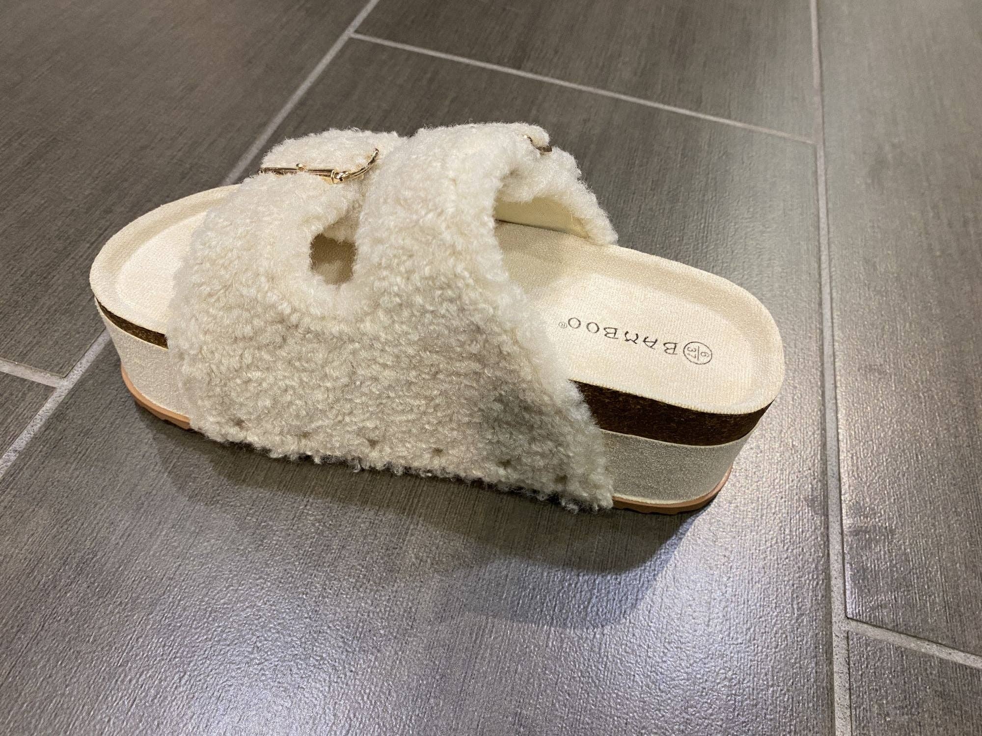 Mars Sky Shoes Wholesale - Vente Chaussures à plateforme – femme - Bamboo BLOWOUT-25 Sandales pour femmes à semelle épaisse en liège avec bride en polaire - Pack de 12 paires - 18,45/paire8