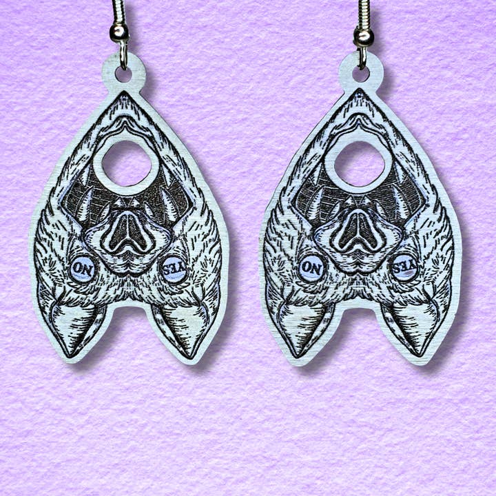 Ohrhänger „Bat Ouija Planchette“ aus Silber für den Großhandel von Owlybear Art