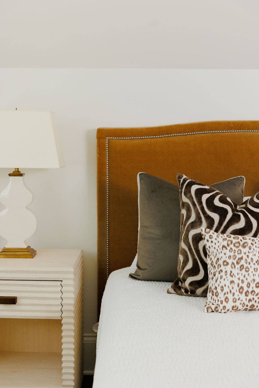 Loutre/Huître Eloise - Coussin Boîte en Velours Marron/Gris en vente sur Faire3