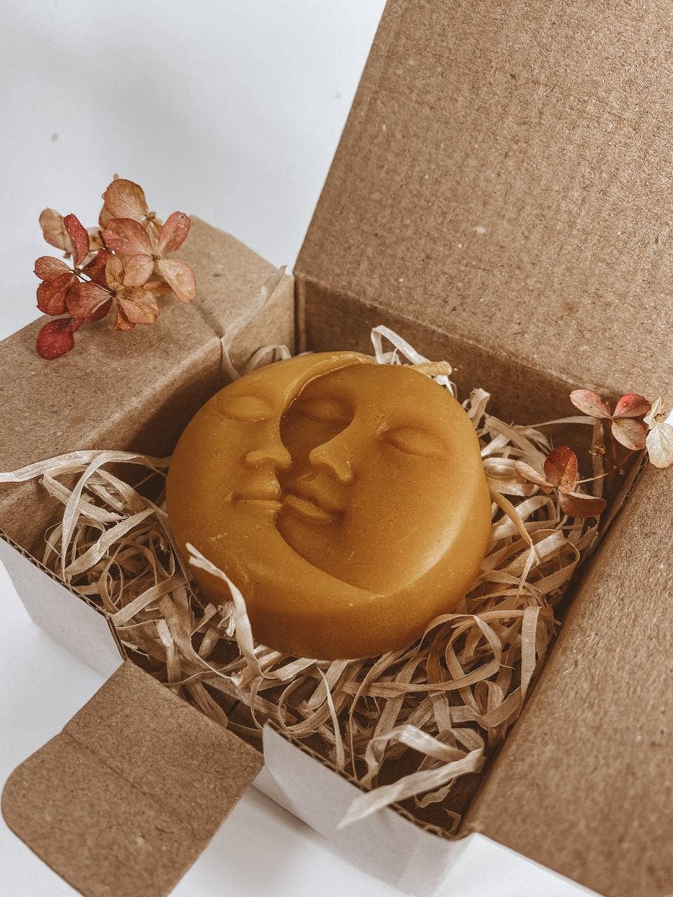 whatever workshop - Wholesale Novelty Candle - Beeswax candle Sun and moon2