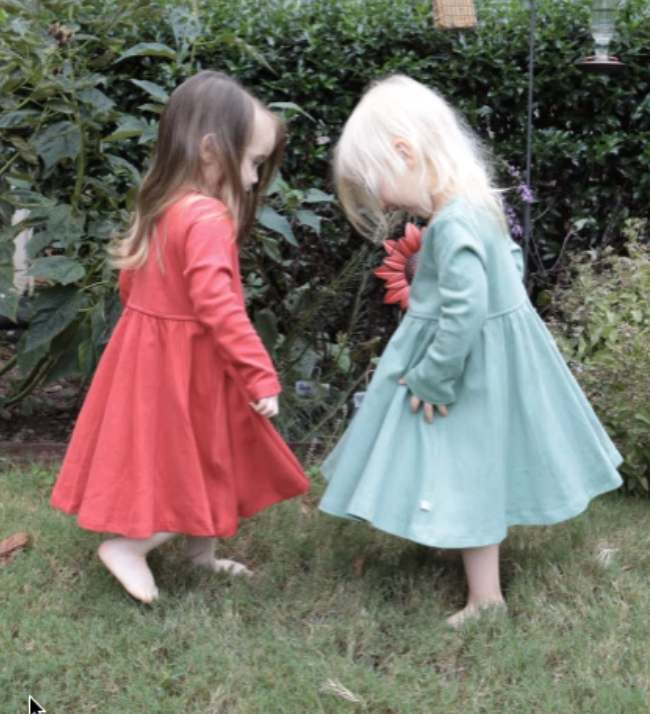 Standaard baby kind lange mouw organische zwierjurk | bergexpres voor groothandel op Faire4