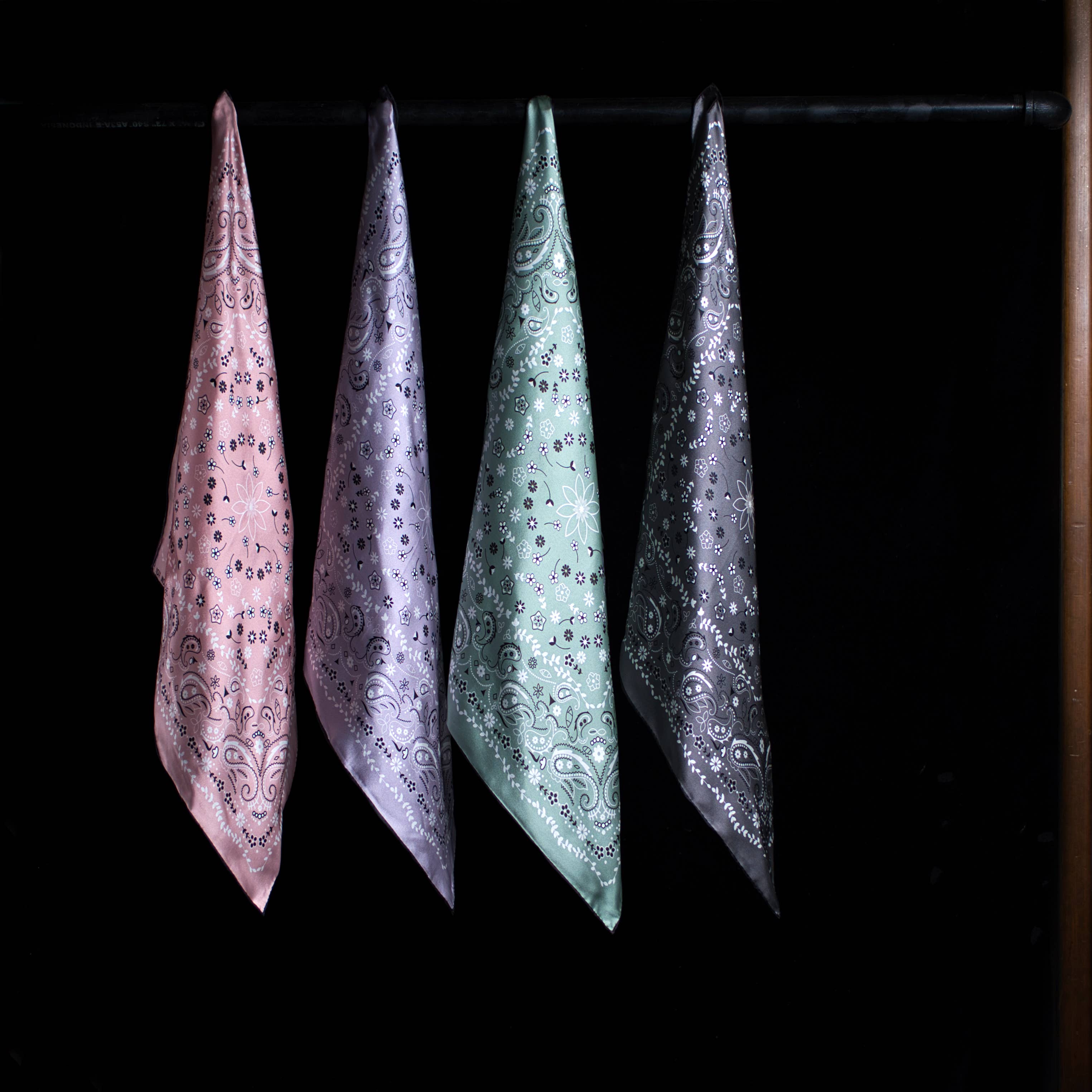 Malibu & Beyond Co /LENNOX MODE - Vendita all'ingrosso Bandana - Donna - Iconico bandana vintage americano in seta di gelso 100%!1