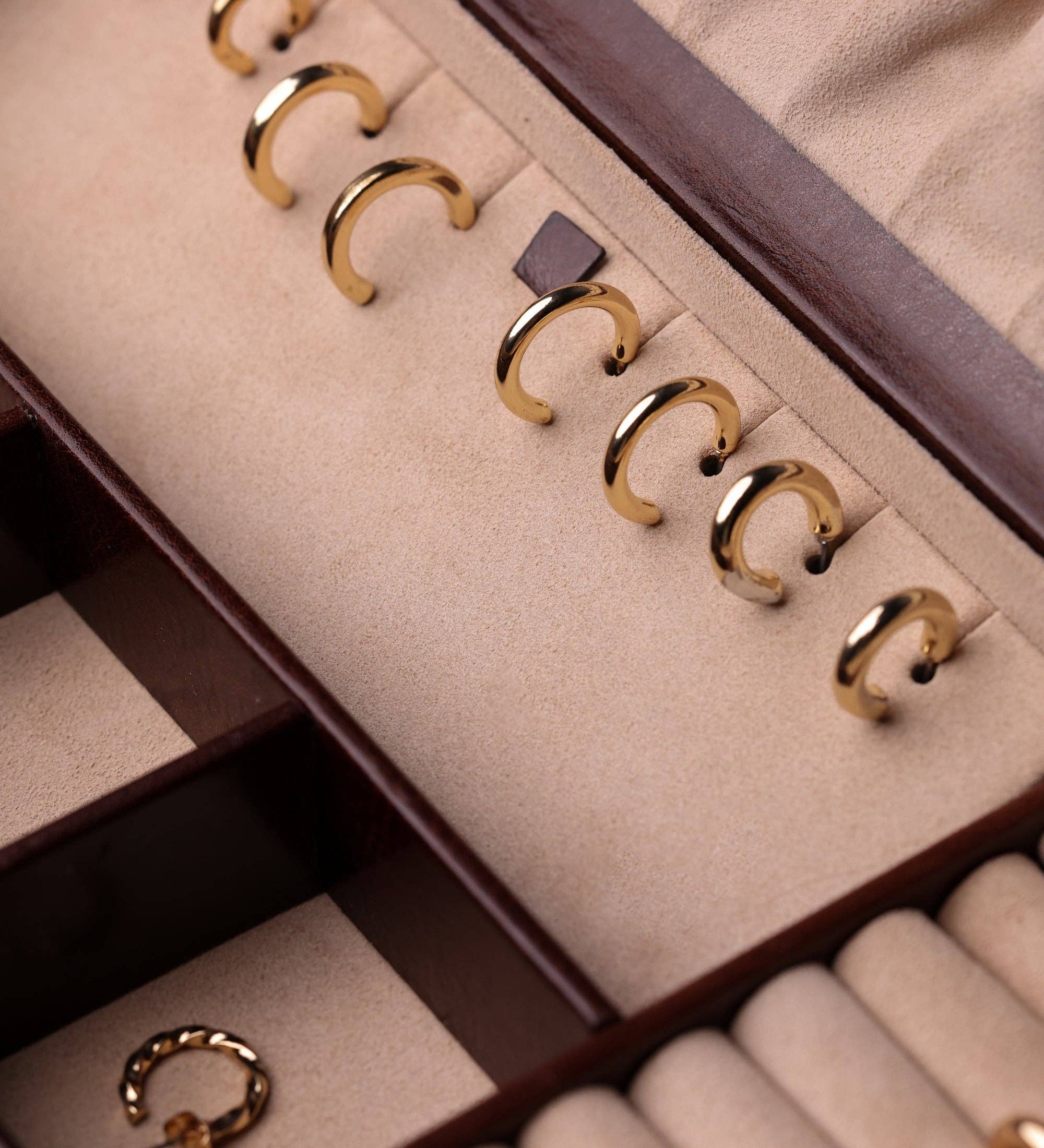 Time Resistance - Wholesale Jewelry Box/Organizer - Womens Leather Jewelry Box Accessory Box - The Line of Beauty16