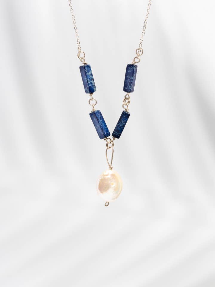 Collier Déesse de l'Océan | Jaspe Sédiment Marin Bleu & Perle pour la vente par Think Unique