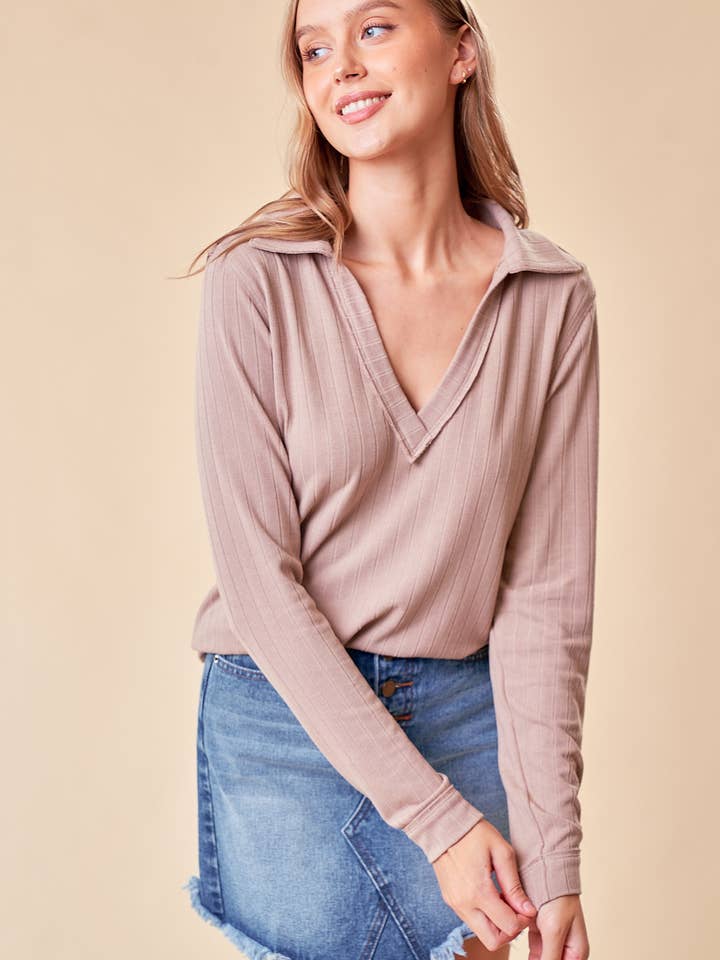 POLOTOP MET V-HALS EN LANGE MOUWEN MET KRAAG - 43785T voor wholesale door Doe and Rae