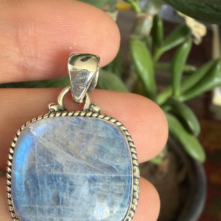 Colgante de piedra lunar arcoíris de plata de ley 925, hecho a mano para venta al por mayor de GTG Gems Corp