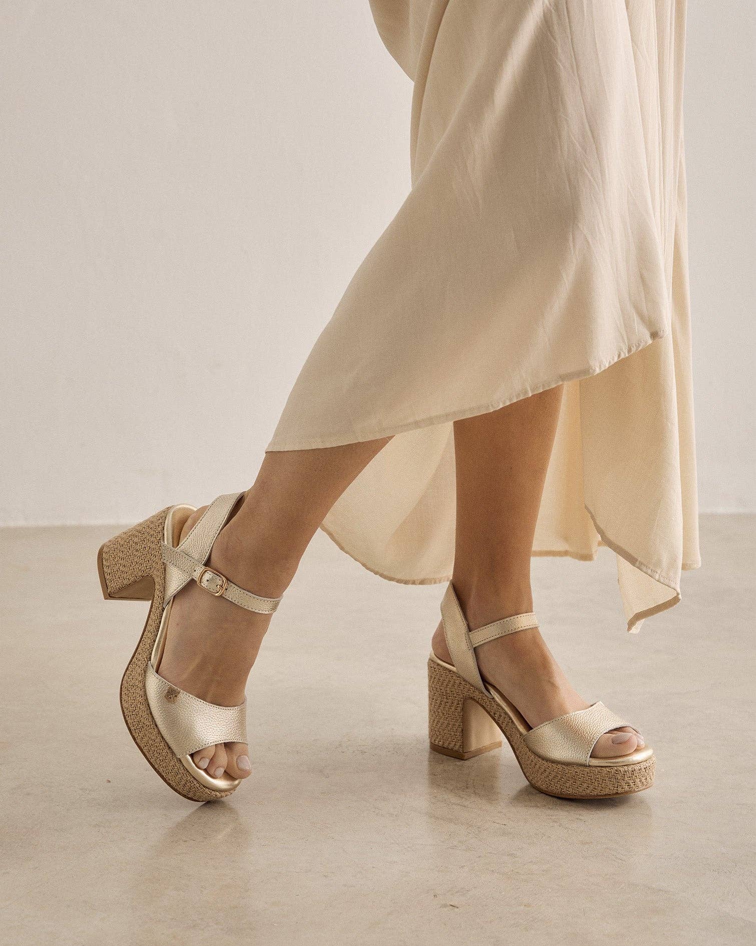 POPA - Wholesale Platform Heels - Women's - Daira Gold Laminated Galaxy Sandal2