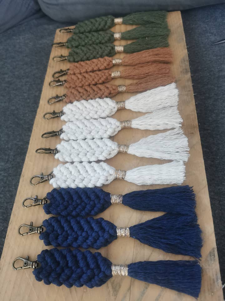 Rost klo macrame nyckelring för wholesale av Atya creations
