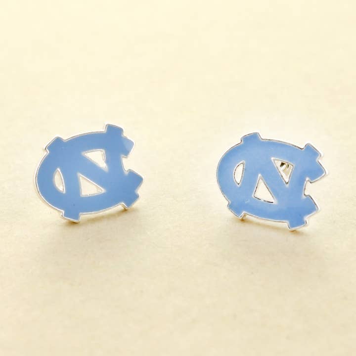 North Carolina Emalj Logo Stud örhängen för wholesale av Seasons Jewelry