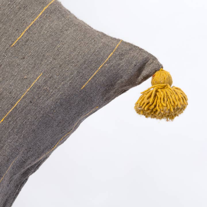 woolsouk ( We handle U.S. import procedures for you ) – wholesale Dekorativ kudde – Marockansk kudde-handgjord kudde-kasta kudde-grå ochsenap4