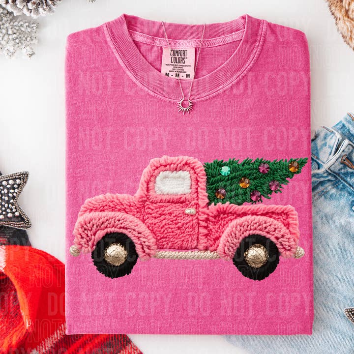 Weihnachtlicher rosa Vintage-Truck Faux Yarn #2590 DTF Transfer für den Großhandel von Flawless Transfers