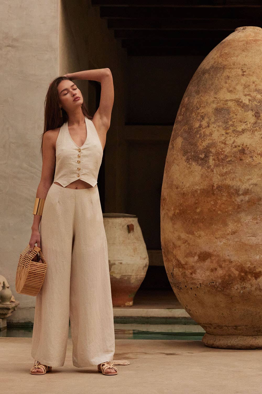 Promesa USA – Großhandel Jumpsuit – Damen – Einfarbiger, texturierter, weit geschnittener Jumpsuit mit Neckholder und Weste2