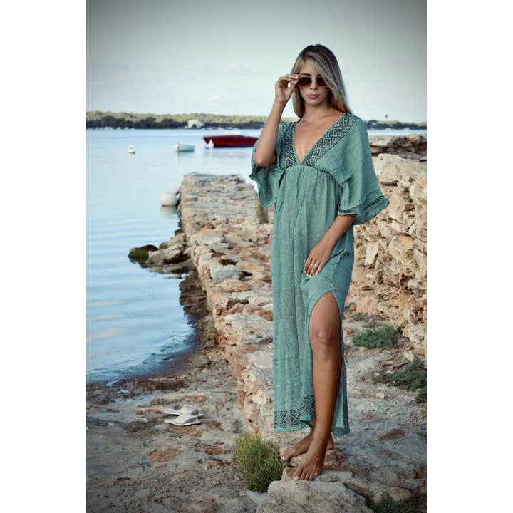 Boho-Kleid mit Schmetterlingsärmeln und tiefem Ausschnitt für den Großhandel von Arena Formentera