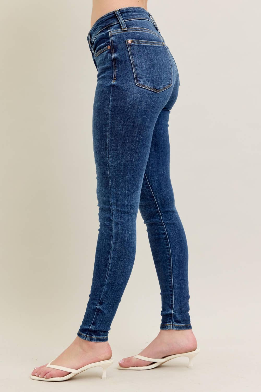 MARYLAND CORE SKINNY TAILLE MI-HAUTE AVEC PONÇAGE À LA MAIN en vente sur Faire7