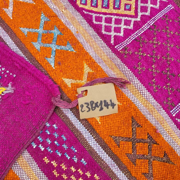 SOUK in the CITY - Vente Tapis - Tapis tissé plat Tiflet 238/144 - fuchsia et orange2
