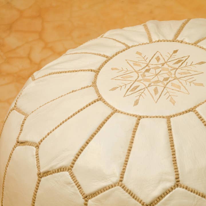 woolsouk ( We handle U.S. import procedures for you ) – Pufe por atacado – Pufe de couro marroquino - Pufe da sala de estar - branco não recheado6