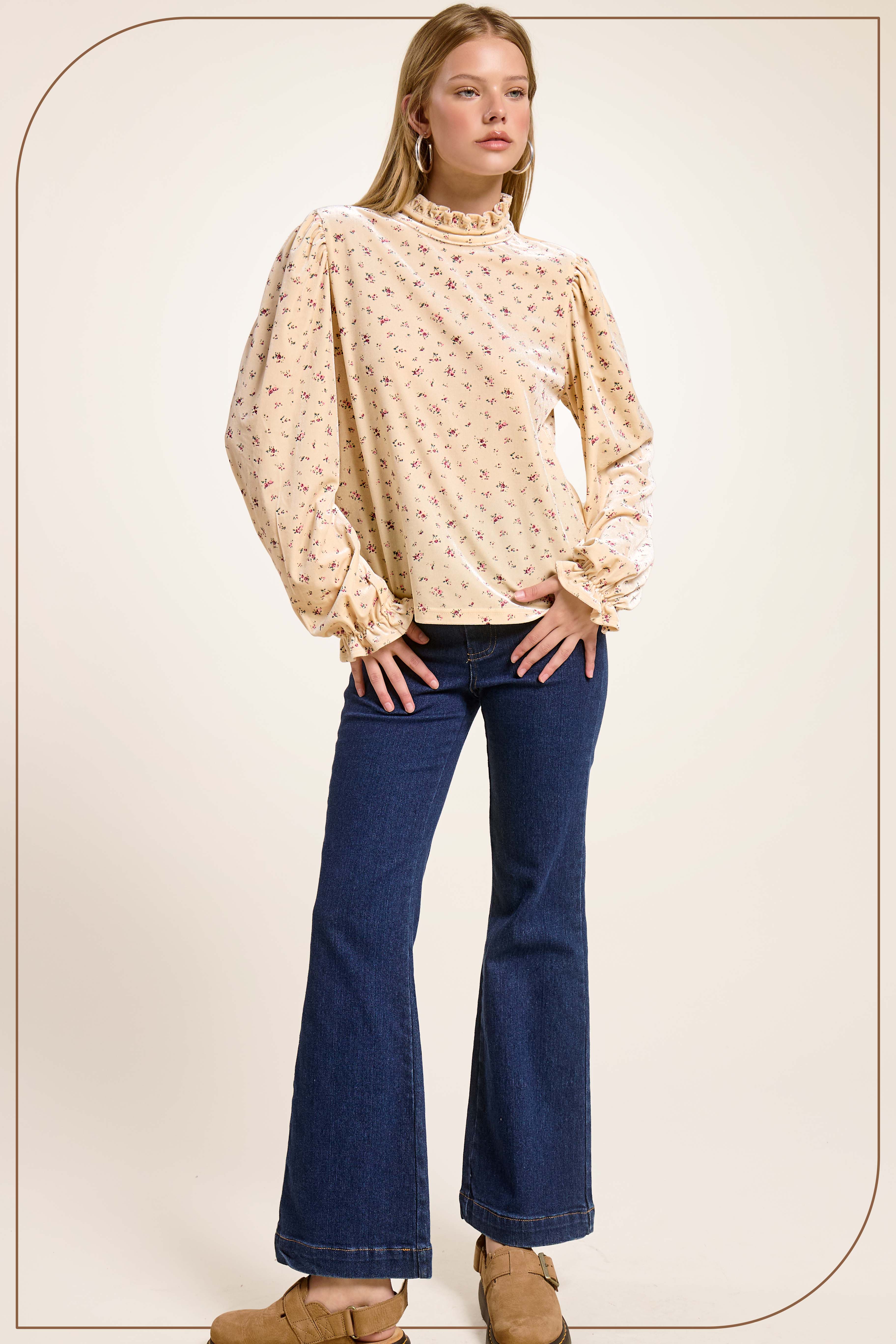 La Miel - Vente Chemisier – femme - HDT7718-Haut à manches longues avec col montant à volants en velours à motif floral11