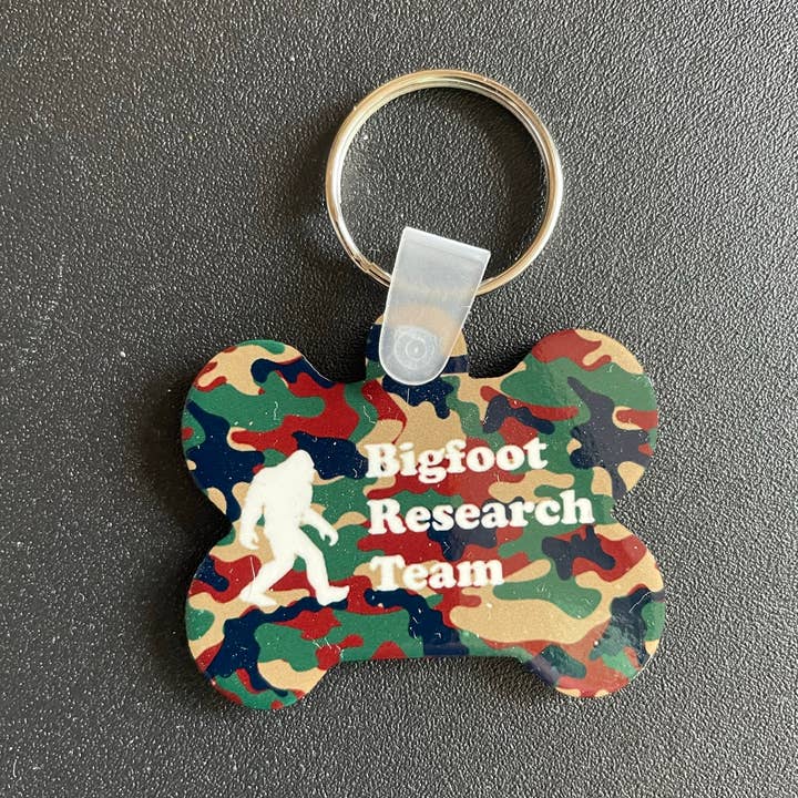 Squatchin’ Country – Porta-chaves - Unissexo por atacado – Porta-chaves Squatchin' Country Coloriful Bigfoot2