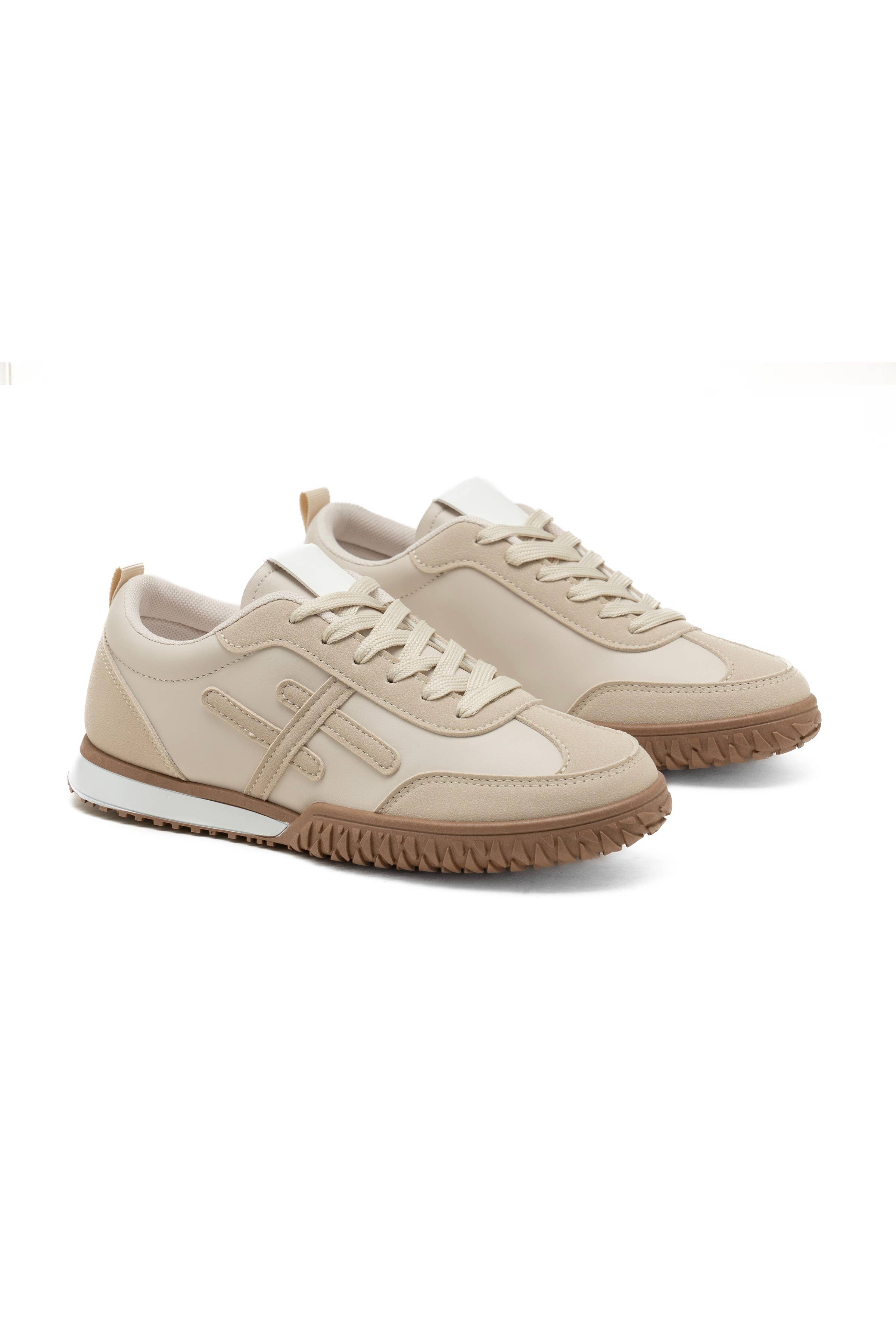 C'M PARIS - Wholesale Lifestyle Sneakers - Women's - Retro Sneakers with Mesh Insert and Gum Sole 652817