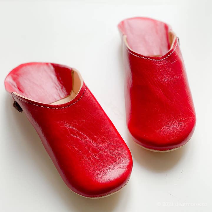 Babouche Marocaine en cuir//Simple Tango rouge pour la vente par dear Morocco