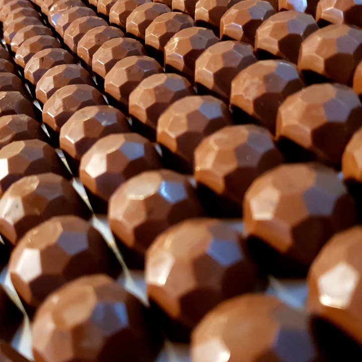 BuÃoch Irish Chocolates - Wholesale Chocolate Box - Salted Caramel Clusters