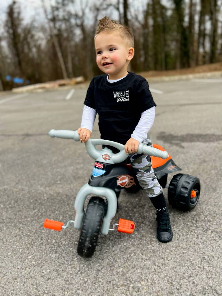 AK CLOTHING COMPANY, LLC – Großhandel T-Shirt mit Siebdruck – Kinder – Wheelies über Feelies4