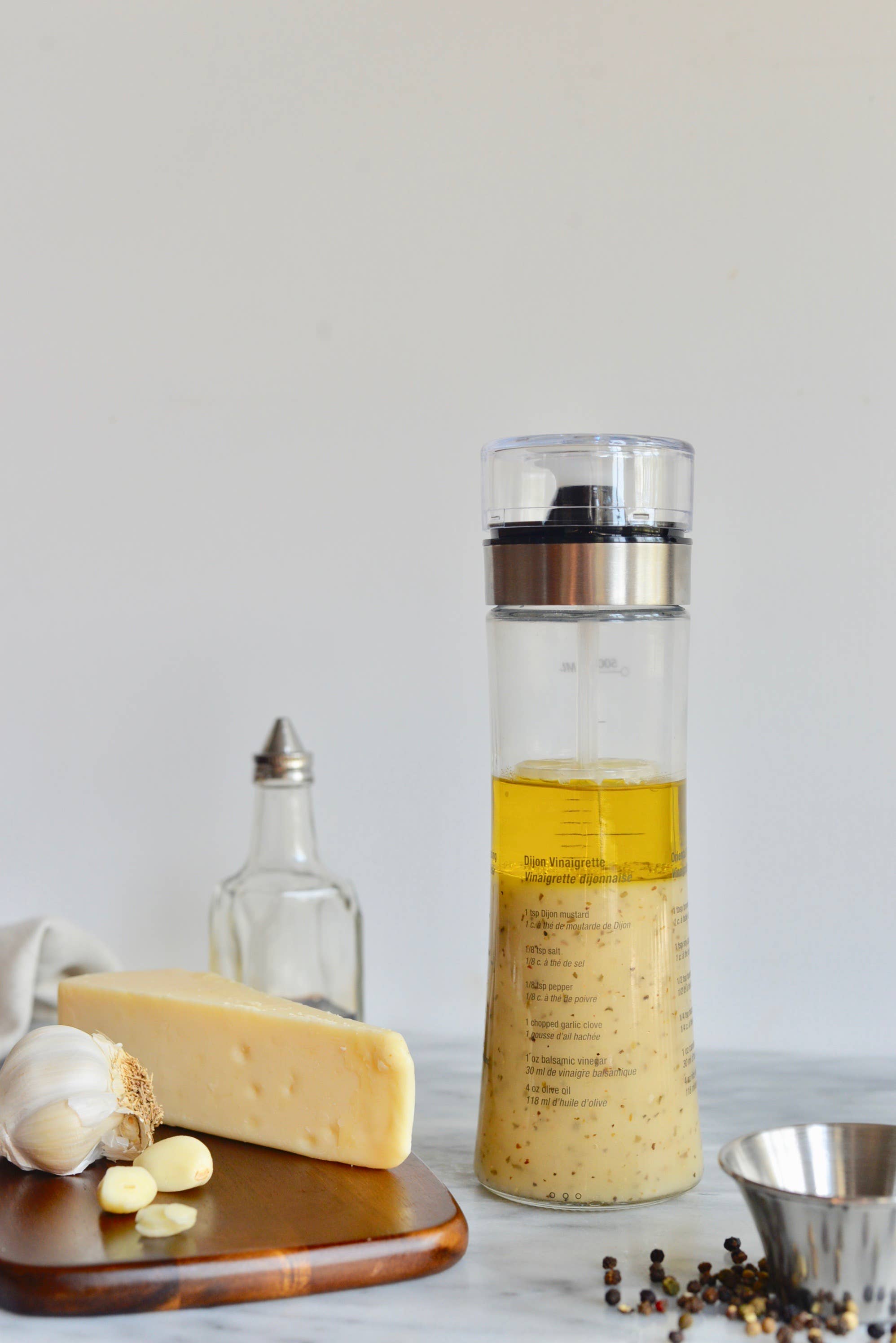 TableCraft Products Company - Vente Ustensile/gadget de cuisine - Shaker à vinaigrette de 18 ¾ oz11