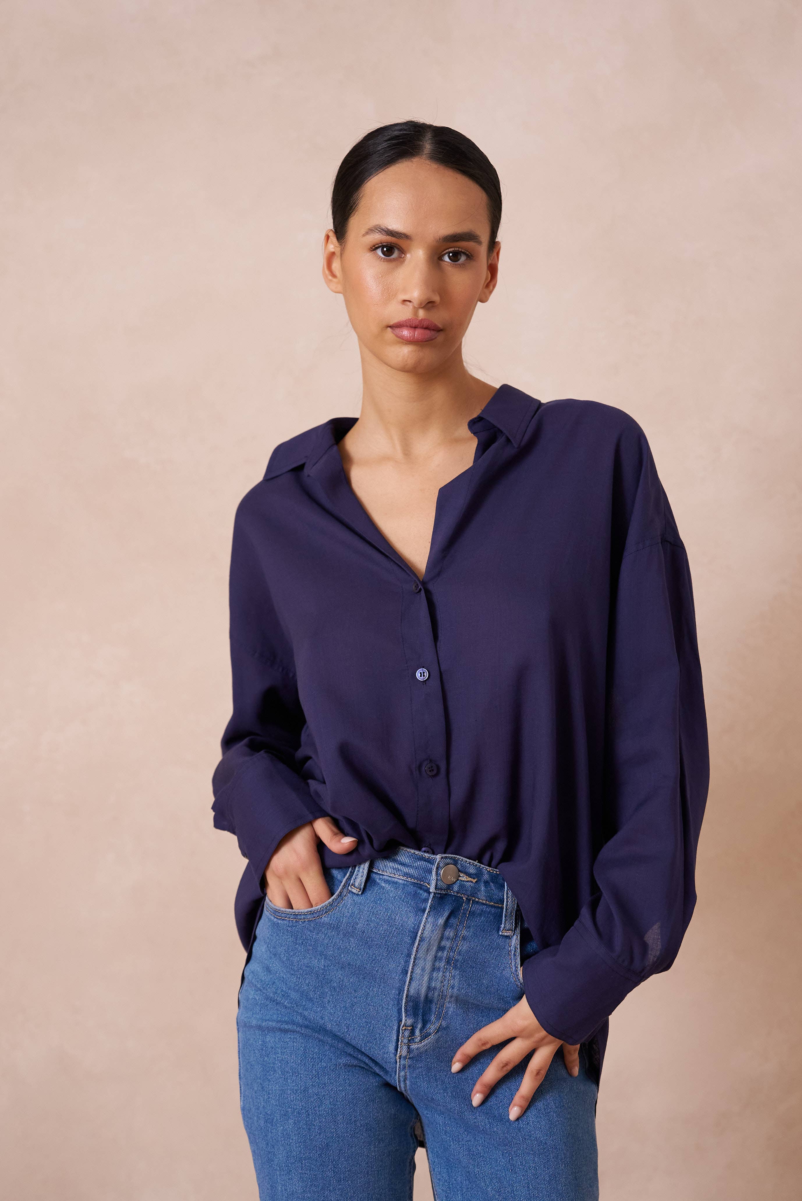 Attentif Paris - Vente Chemise à col boutonné – femme - Chemise unie avec col à revers avec du lin31
