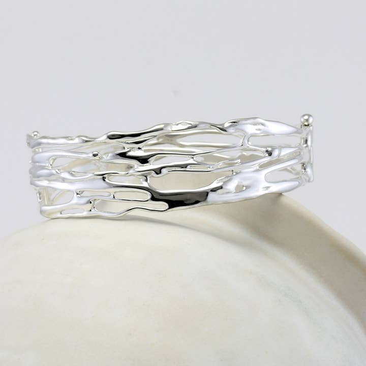 Braccialetto decorativo in argento Sterling biologico fatto a mano per la vendita all'ingrosso da parte di Banyan Jewellery