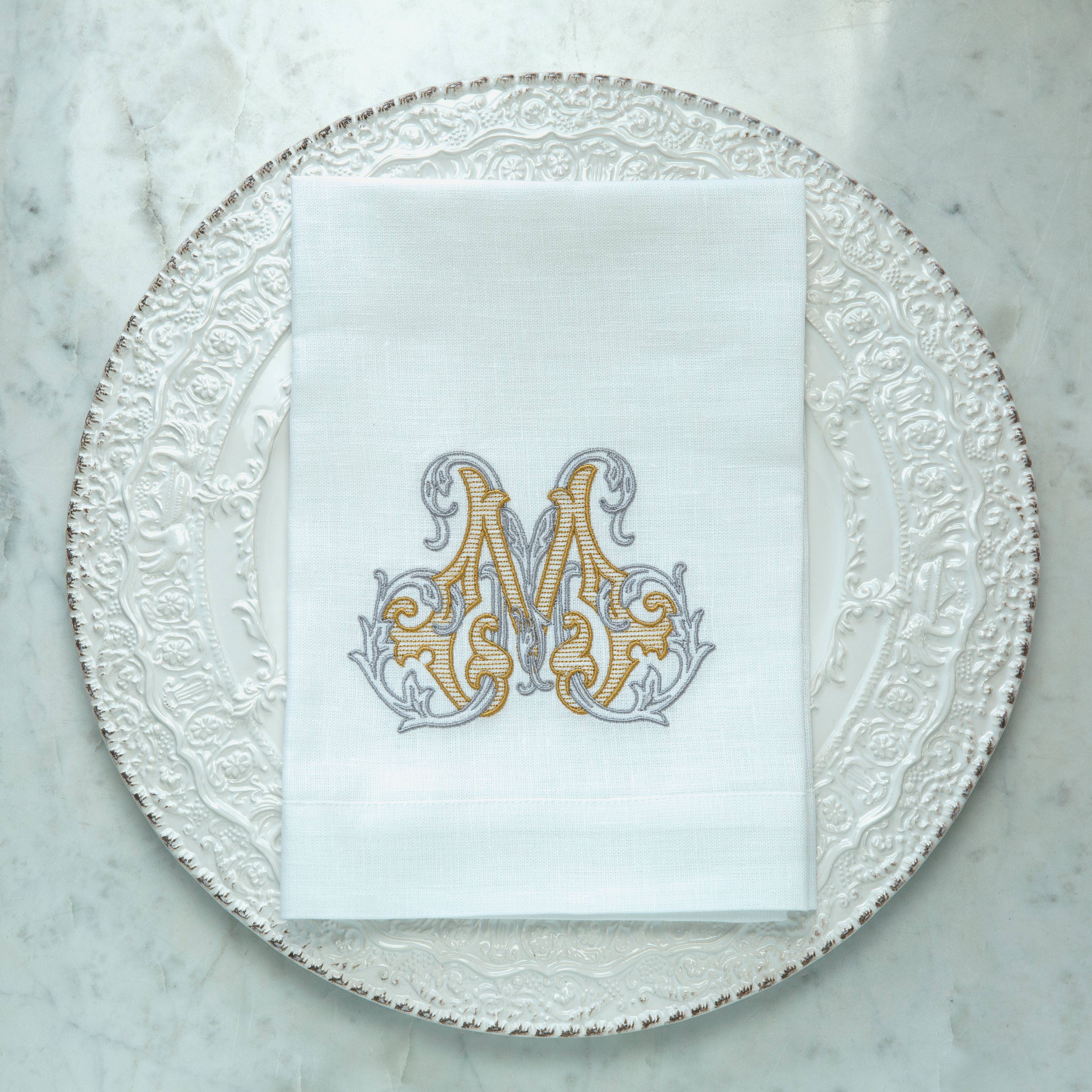 Arte Italica & Crown Linen Designs – Guardanapo e pano de jantar por atacado – Guardanapo Vintage Vine Monogram Tri-Dobre6