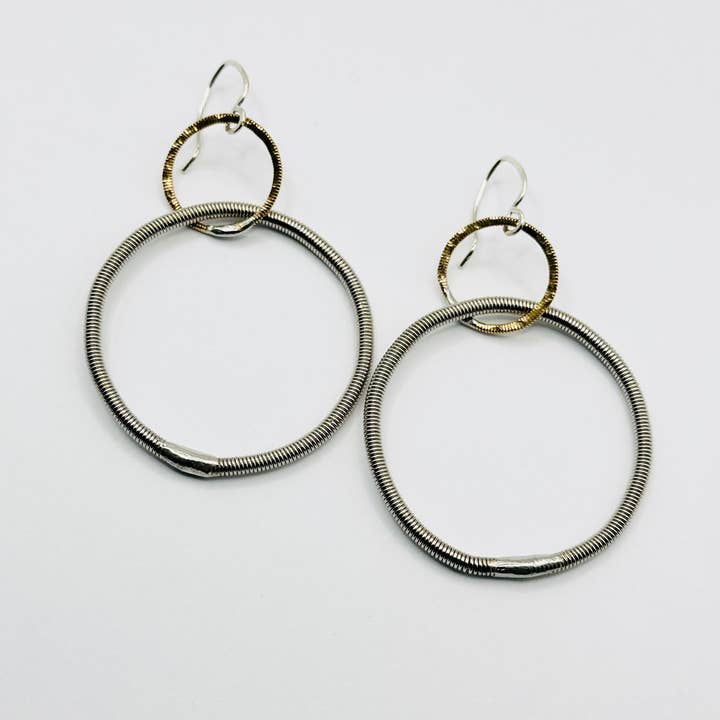 Orecchini a cerchio bassi per la vendita all'ingrosso da parte di Middle Sister Designs