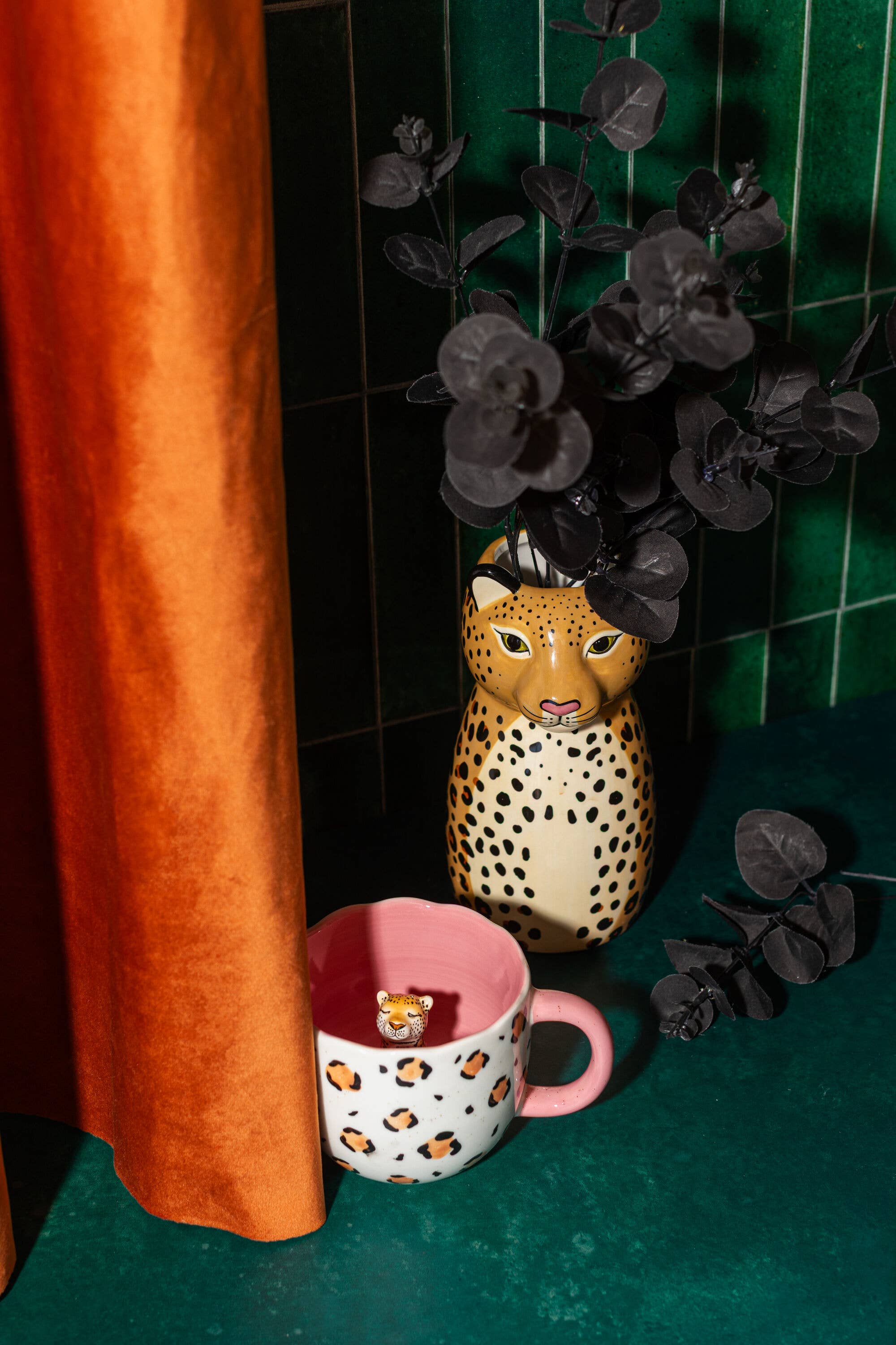 Sass & Belle Europe - Wholesale Vase - Leopard Shaped Vase2